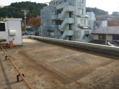 屋上緑化スペースの撤去｜表面が汚く雨漏りも心配　京都市左京区