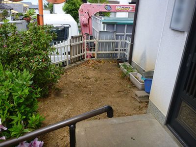 増築に伴い敷地のキンモクセイを根ごと撤去 京都府八幡市 大阪 京都の植木屋松正 庭木伐採 剪定 植栽管理