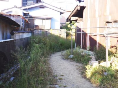 マンションオーナー様のご自宅の除草作業と高木・低木の剪定作業を実施した事例｜大阪府摂津市