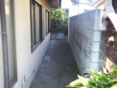 庭のカイズカイブキとササなどの剪定・除草を3人6時間で実施|大阪府摂津市の施工事例