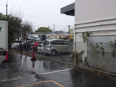 倉庫の駐車場および周辺の「草刈り・除草作業」を2人1日で実施した事例|大阪府枚方市