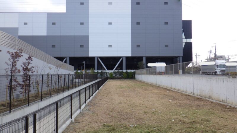 京田辺市での適切な緑地管理によりコストを抑え美観を維持した物流拠点の除草事例