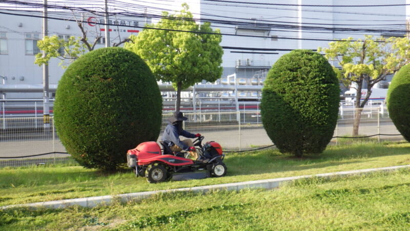 自走式草刈り機　大阪　除草